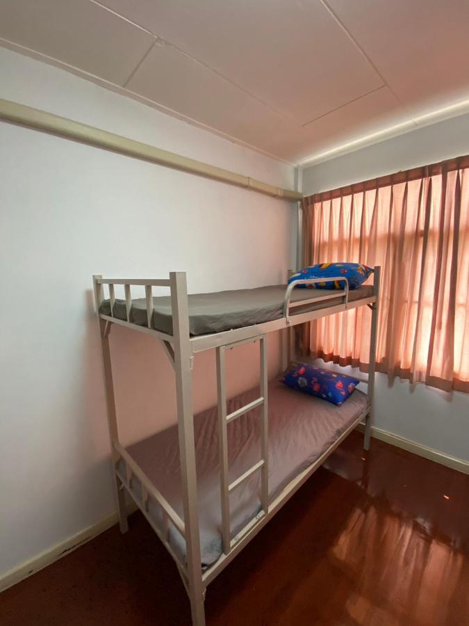 Sura Hostel Bangkok Near Mrt Phra Ram 9 エクステリア 写真