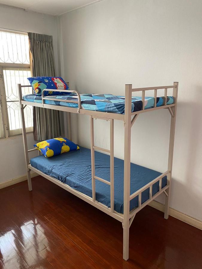 Sura Hostel Bangkok Near Mrt Phra Ram 9 エクステリア 写真
