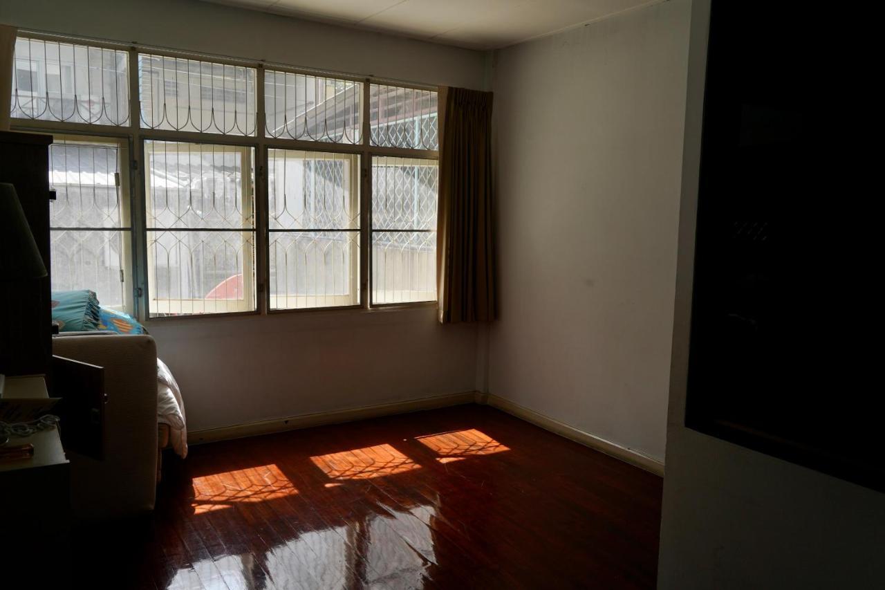 Sura Hostel Bangkok Near Mrt Phra Ram 9 エクステリア 写真