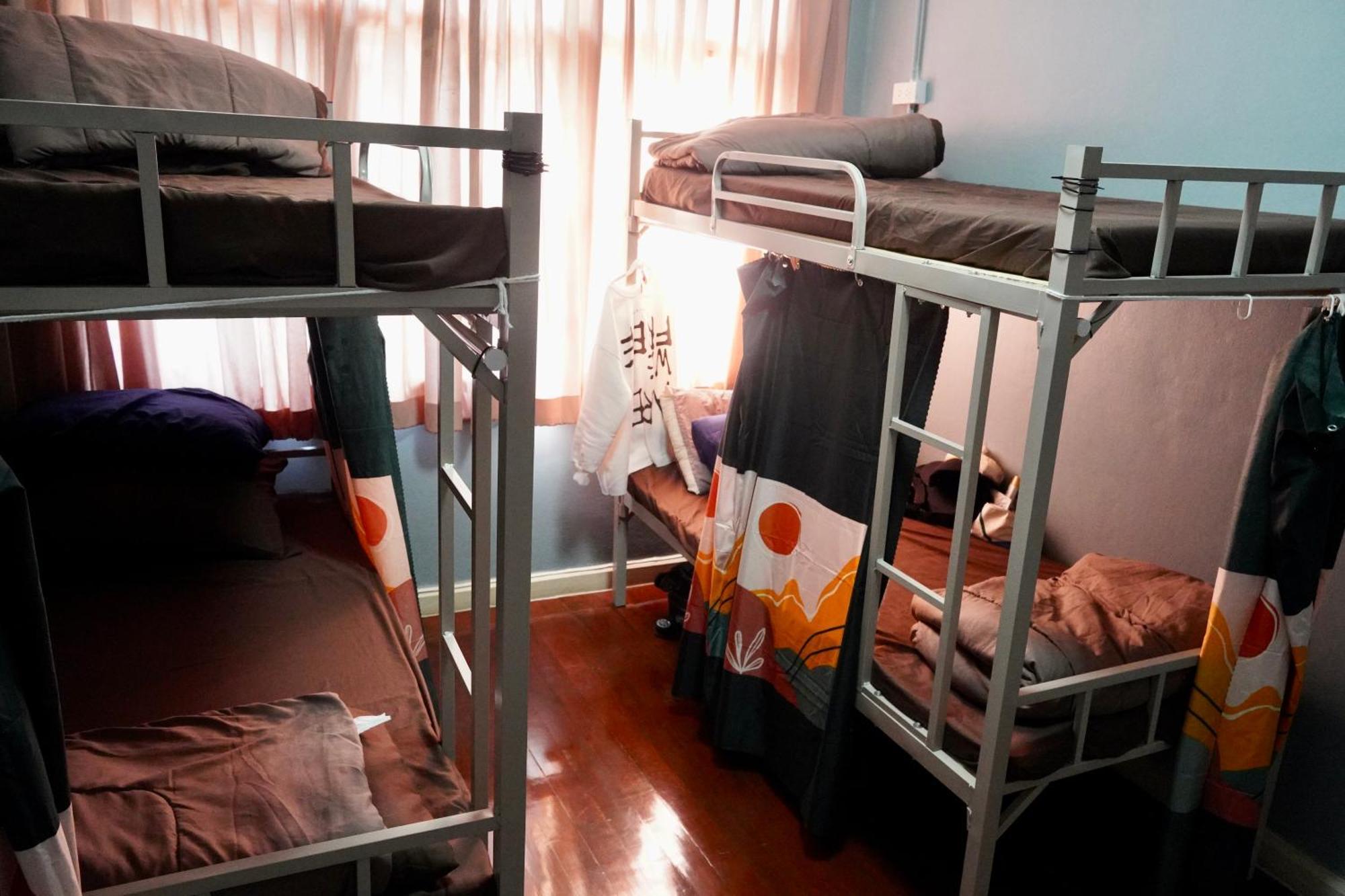 Sura Hostel Bangkok Near Mrt Phra Ram 9 エクステリア 写真