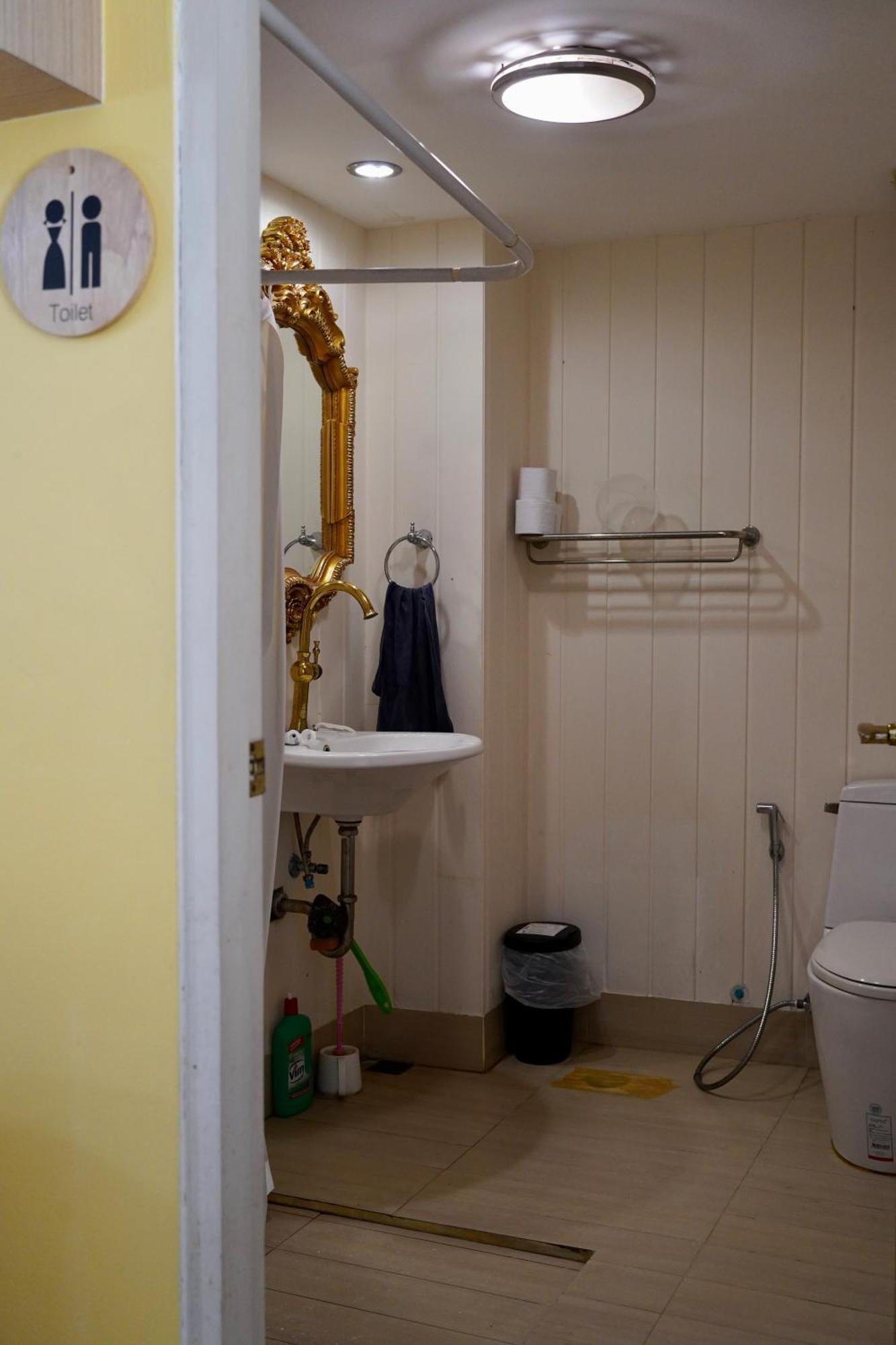 Sura Hostel Bangkok Near Mrt Phra Ram 9 エクステリア 写真