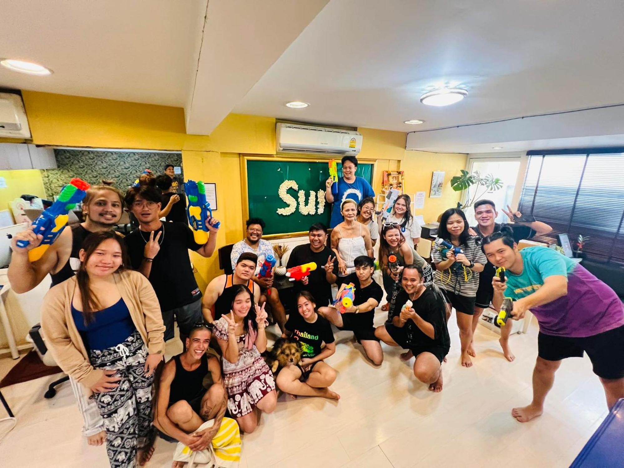 Sura Hostel Bangkok Near Mrt Phra Ram 9 エクステリア 写真