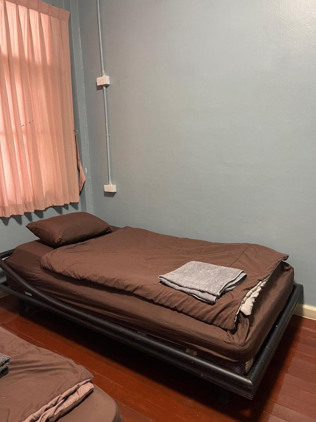 Sura Hostel Bangkok Near Mrt Phra Ram 9 エクステリア 写真