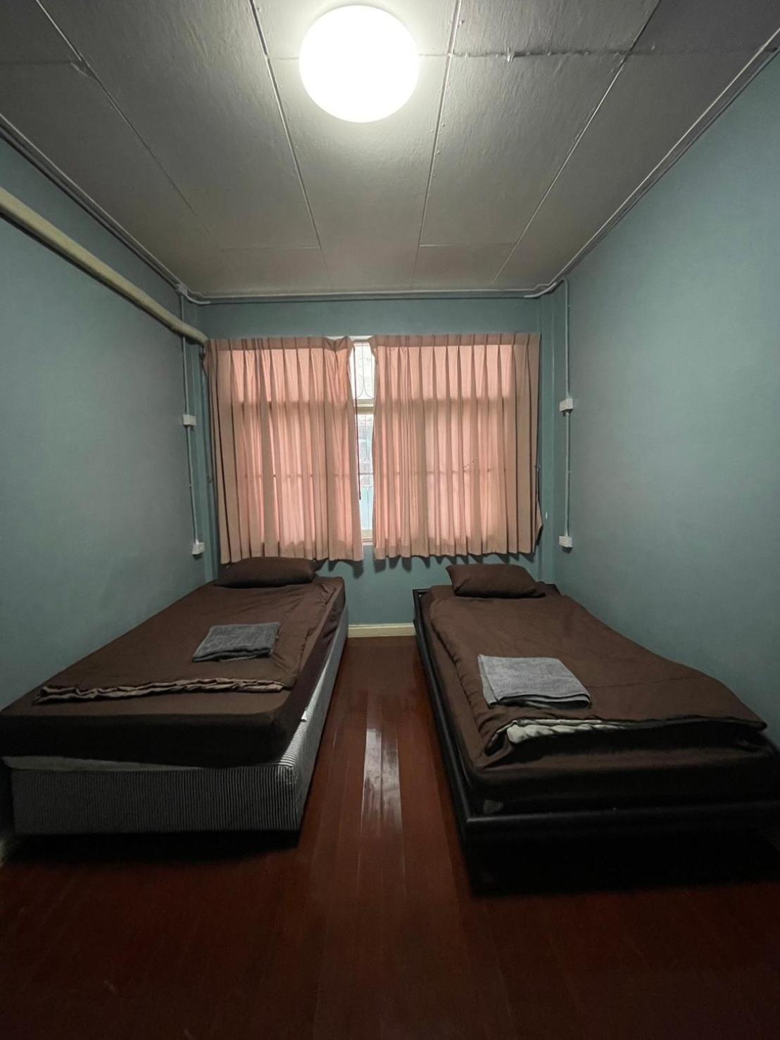 Sura Hostel Bangkok Near Mrt Phra Ram 9 エクステリア 写真