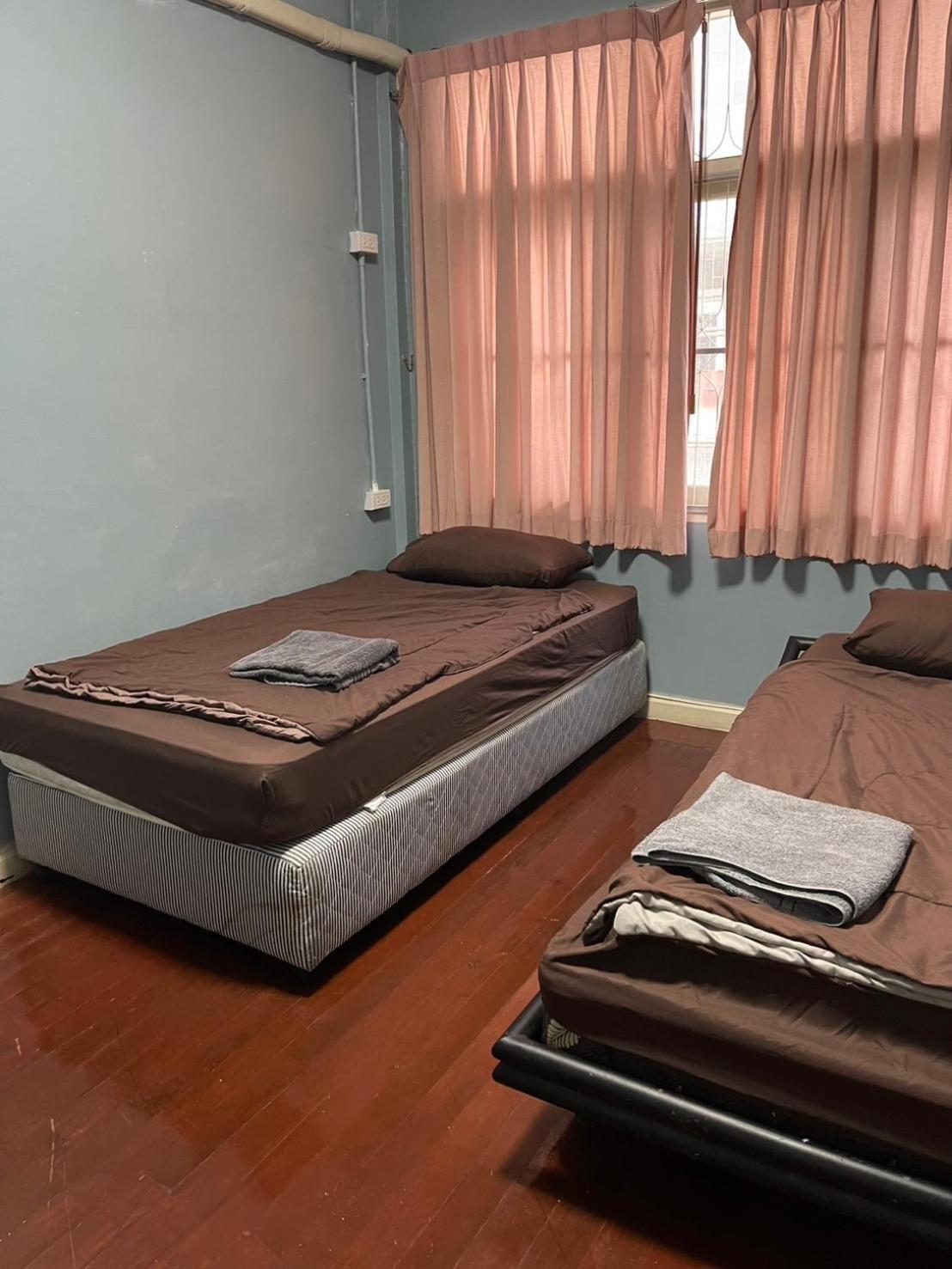 Sura Hostel Bangkok Near Mrt Phra Ram 9 エクステリア 写真