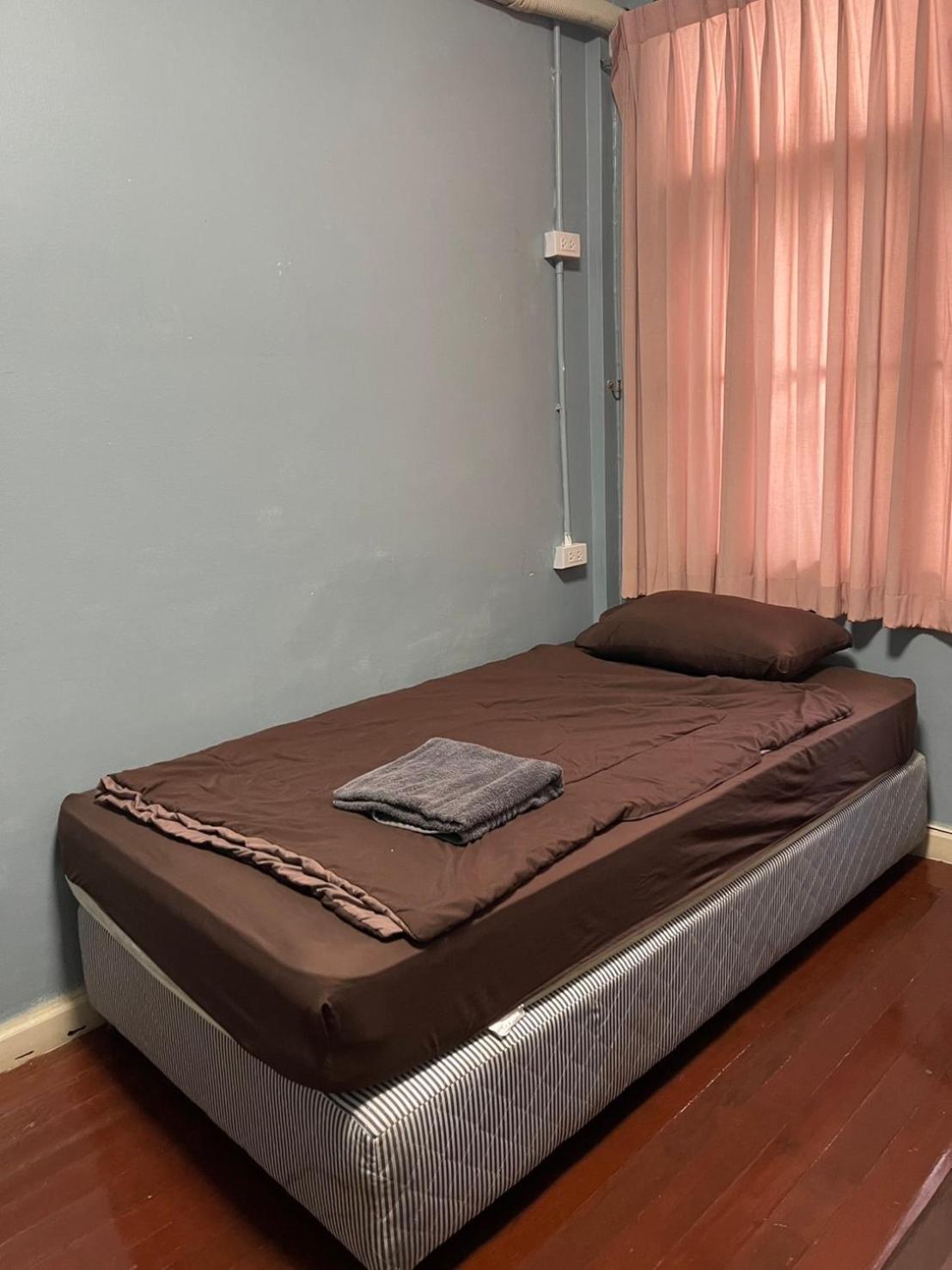 Sura Hostel Bangkok Near Mrt Phra Ram 9 エクステリア 写真
